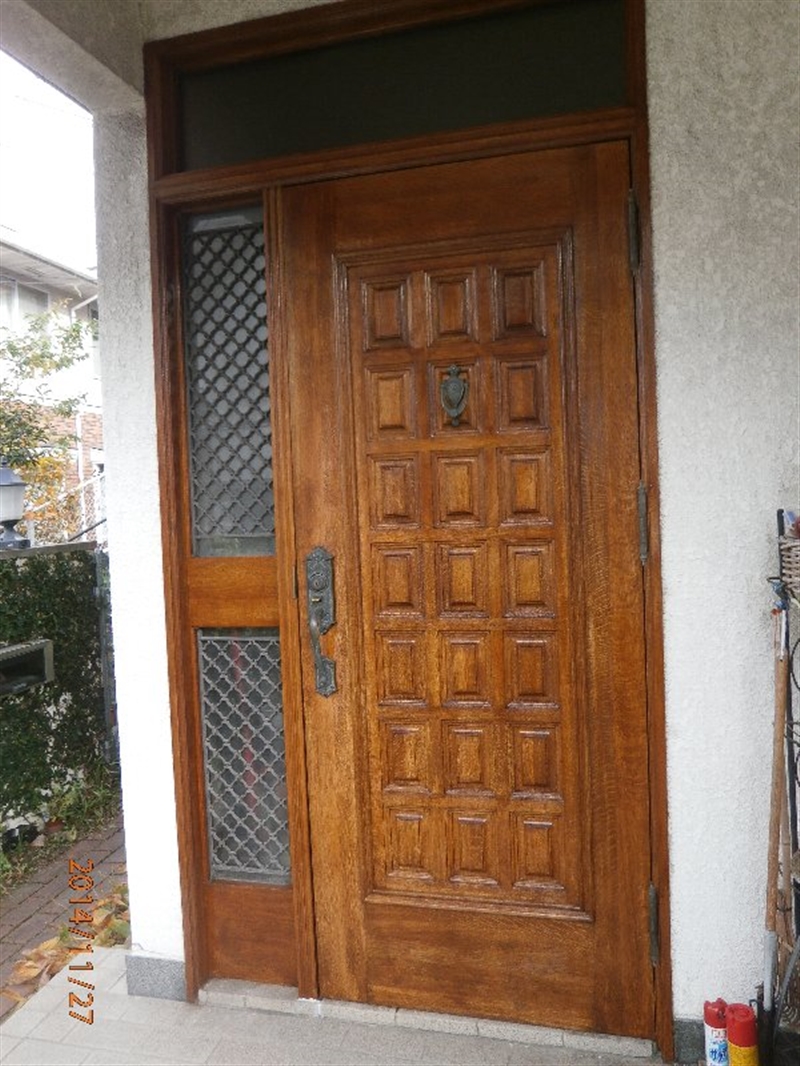 玄関ドアの塗装(白木もどし)の施工事例写真②