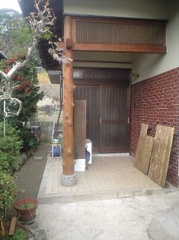 玄関柱白木もどしの施工事例写真②